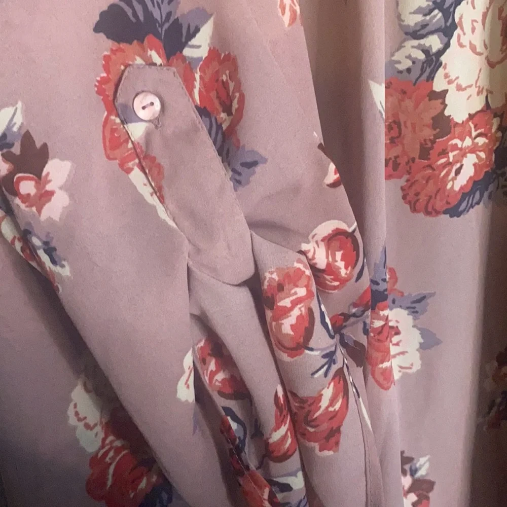 FLORAL TOP - Picture 2 of 5